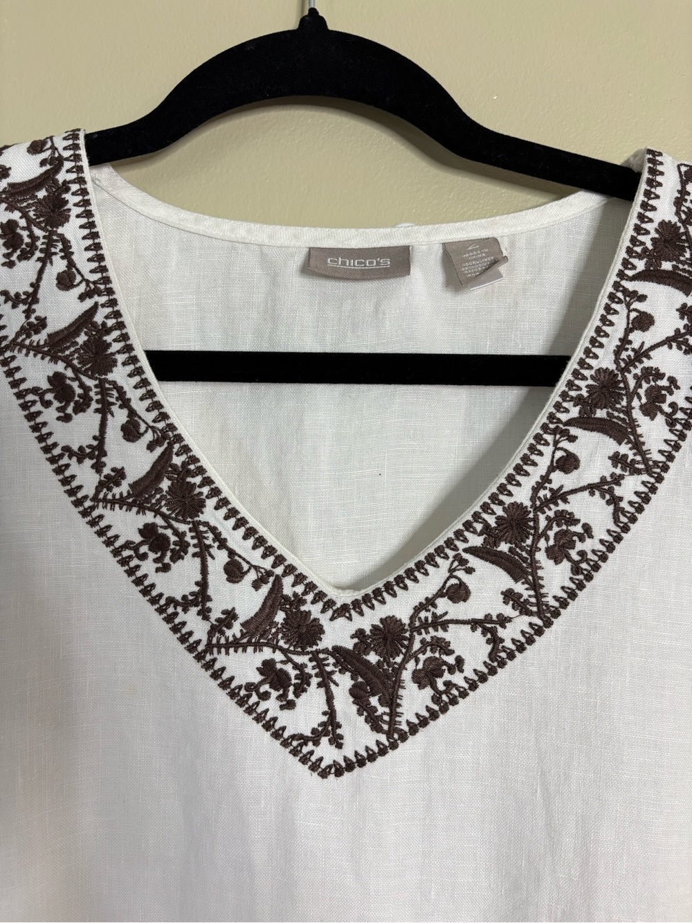 Size 2 Chico's White Linen V-Neck Tunic with Brown Floral Embroidery